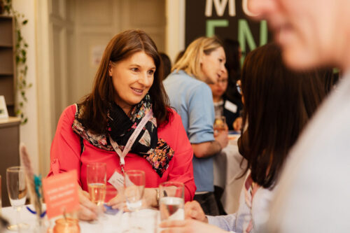 Begegnungen und Gespräche bei einem Networking Event nahe Linz von EMOTIONS