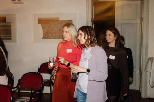 Begegnung und Austausch zwischen Teilnehmer:innen bei einem EMOTIONS Community Event