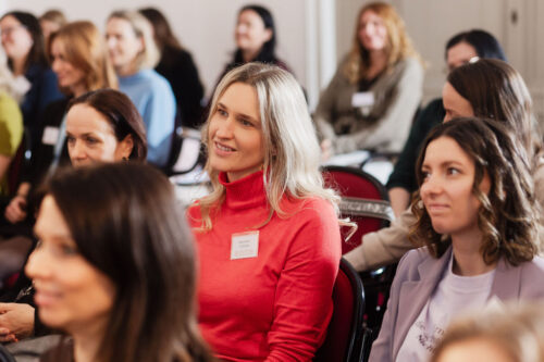 Aufmerksames Publikum bei einem inspirierenden EMOTIONS Event